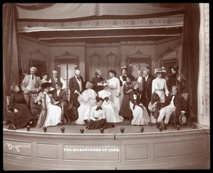 Eine Szene aus einer Amateuraufführung eines Stückes mit dem Titel Die Manöver von Jane, präsentiert am Barnard College, New York